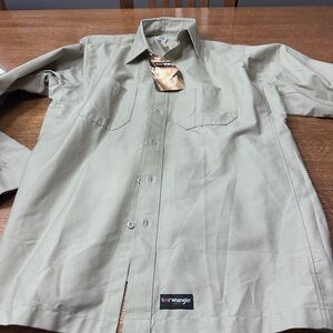 Brand new Wrangler bottom down shirt. Great quality